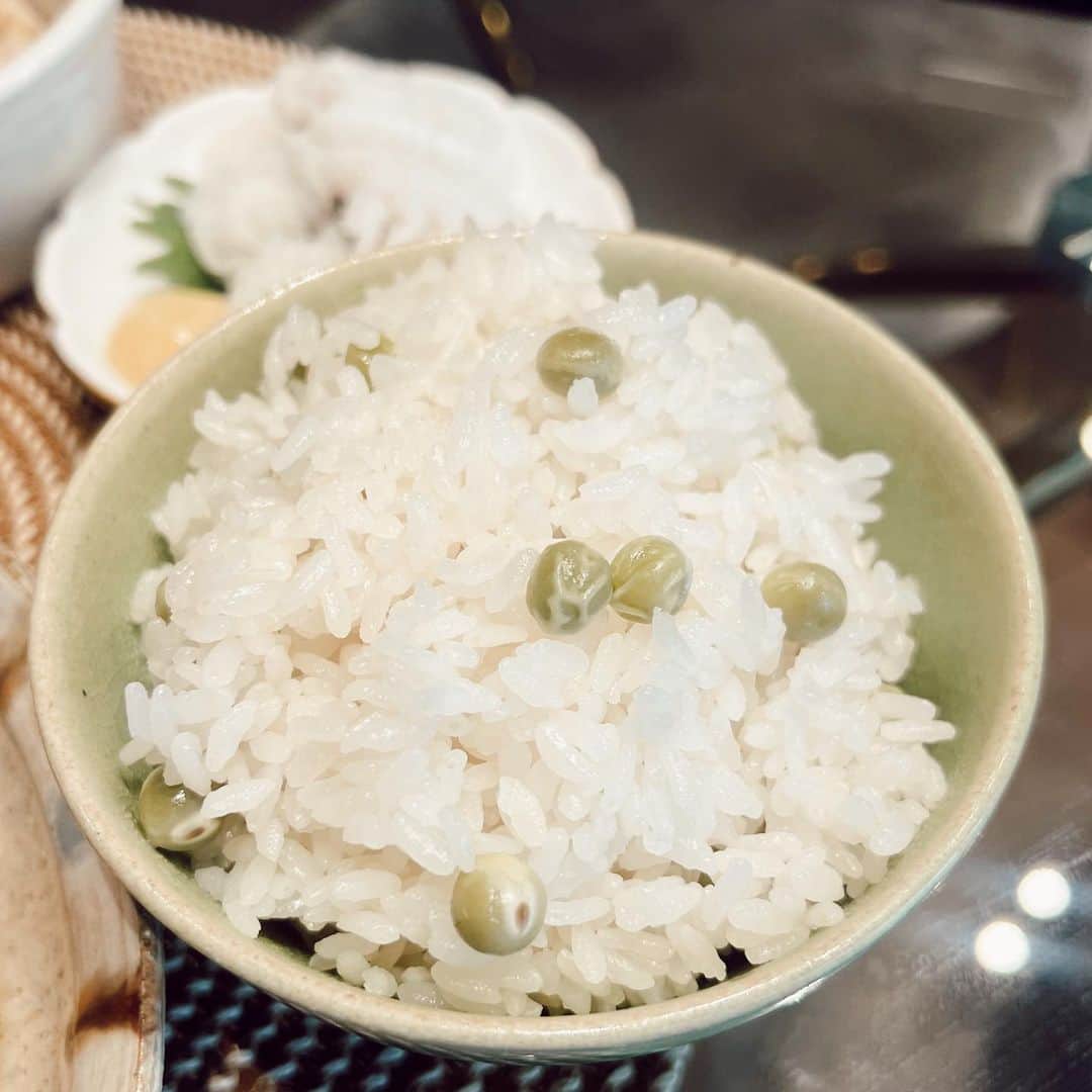 浪花ほのかさんのインスタグラム写真 - (浪花ほのかInstagram)「肉じゃがの日🥔 夜な夜な投稿すいません💦  ・肉じゃが ・山芋和え ・おかかピーマン ・揚げ出し豆腐 ・ハモ ・豆ご飯  この日は大好きな物尽くし🔆 豆ご飯は出汁に塩少しとお酒で炊くだけ✨ お豆は前茹でしてその出汁も入れちゃいます！美味しい♥」6月10日 22時00分 - nnwhnk
