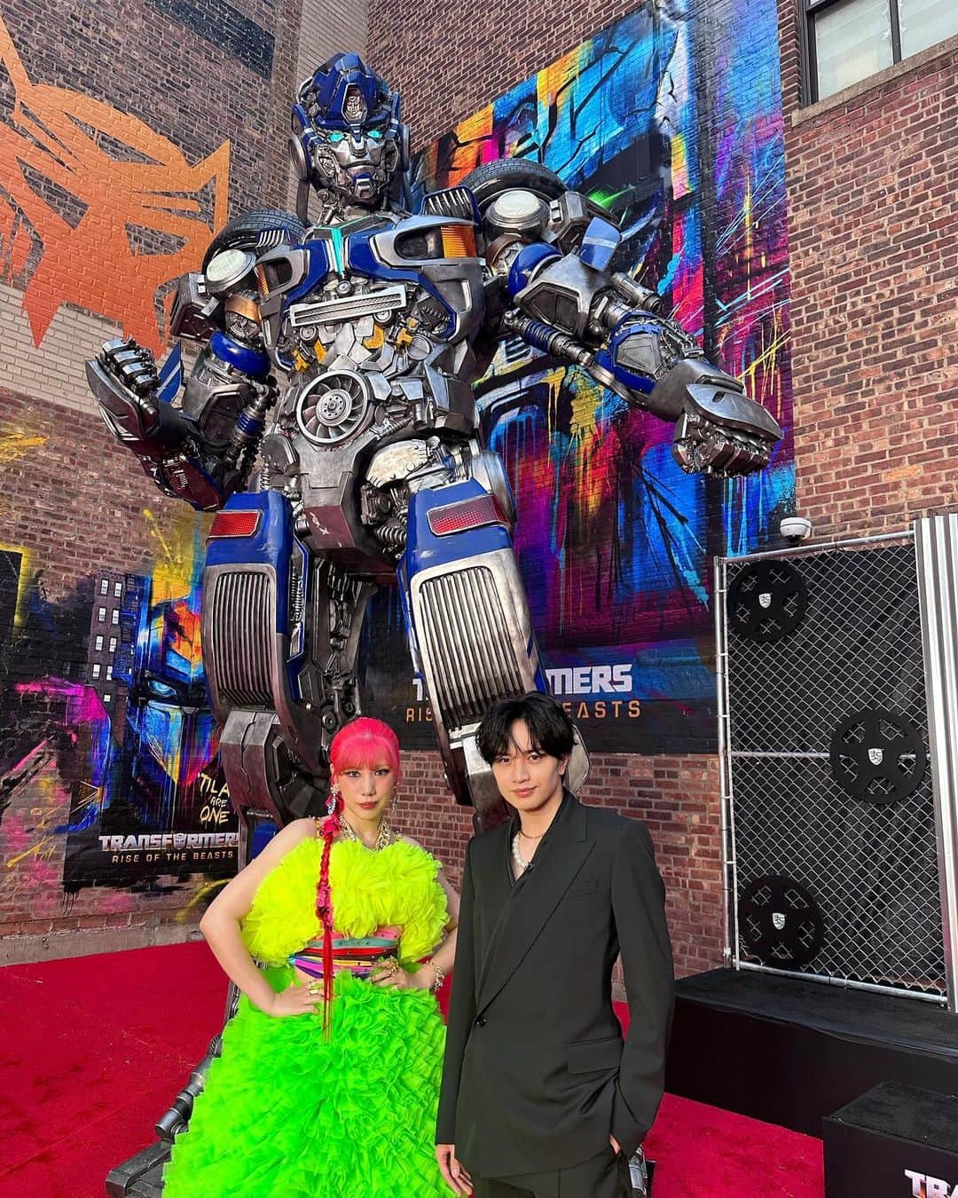 中島健人さんのインスタグラム写真 - (中島健人Instagram)「プレミアの後アフターパーティでした。 ノア役のアンソニーと一緒に。  素敵な友人に出逢えて嬉しいなあ。  音楽の話もたくさんしたな。 もちろん映画本編の話もね。笑  ありがとう！アンソニー！  ‘Transformers: Rise of the Beasts’ NY Premiere, after-party. At the after-party with Anthony. Thanks brother, had so much fun! We really had a great time. See you in Japan for the Tokyo Premiere.  #Transformers #Riseofthebeasts #NYC #Brooklyn #AnthonyRamos #KentoNakajima #japan #asia」6月10日 22時09分 - kento.nakajima_313