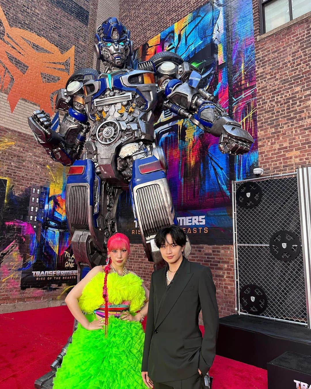 中島健人さんのインスタグラム写真 - (中島健人Instagram)「プレミアの後アフターパーティでした。 ノア役のアンソニーと一緒に。  素敵な友人に出逢えて嬉しいなあ。  音楽の話もたくさんしたな。 もちろん映画本編の話もね。笑  ありがとう！アンソニー！  ‘Transformers: Rise of the Beasts’ NY Premiere, after-party. At the after-party with Anthony. Thanks brother, had so much fun! We really had a great time. See you in Japan for the Tokyo Premiere.  #Transformers #Riseofthebeasts #NYC #Brooklyn #AnthonyRamos #KentoNakajima #japan #asia」6月10日 22時09分 - kento.nakajima_313