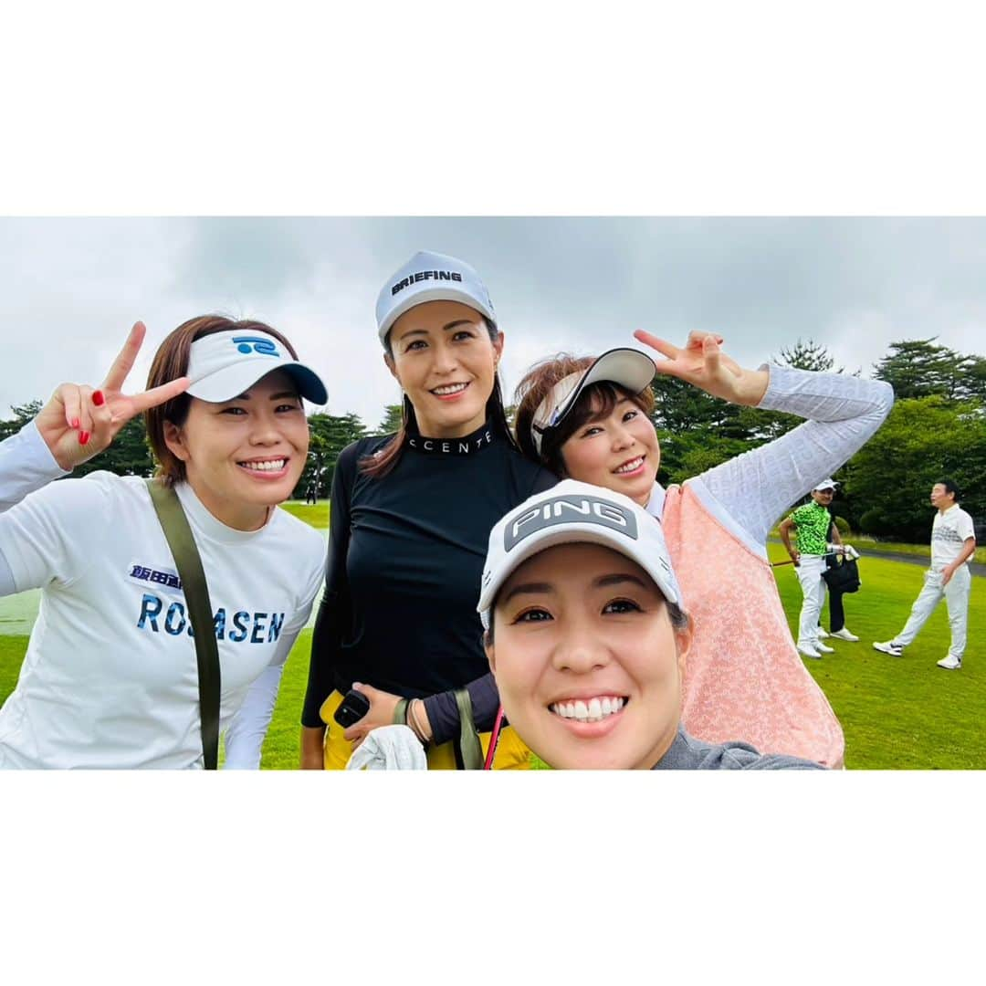 竹末裕美さんのインスタグラム写真 - (竹末裕美Instagram)「今日は、東松山カントリークラブ⛳ いつも楽しいプロアマ、メンバーが最高😊 @konomi_official いつもありがとう🙇  今日、後半頑張ったからご褒美😆 @sachikonagamori  @miyuki_takashimama  このみに おっそわけ(笑)  ご一緒させて頂きましたお客様が優勝🏆️ ニアピン👏 みなさんお上手で、とても楽しい1日でした！ ありがとうございました🙇  #ゴルフ#ゴルファー#女子プロゴルファー#プロゴルファー#プロアマ#東松山カントリークラブ#ロサーセン#ウェア#コンペ#優勝#おめでとうございます#DIPS#永森佐知子#高島幸#安田このみ」6月10日 22時04分 - hiromitakesue