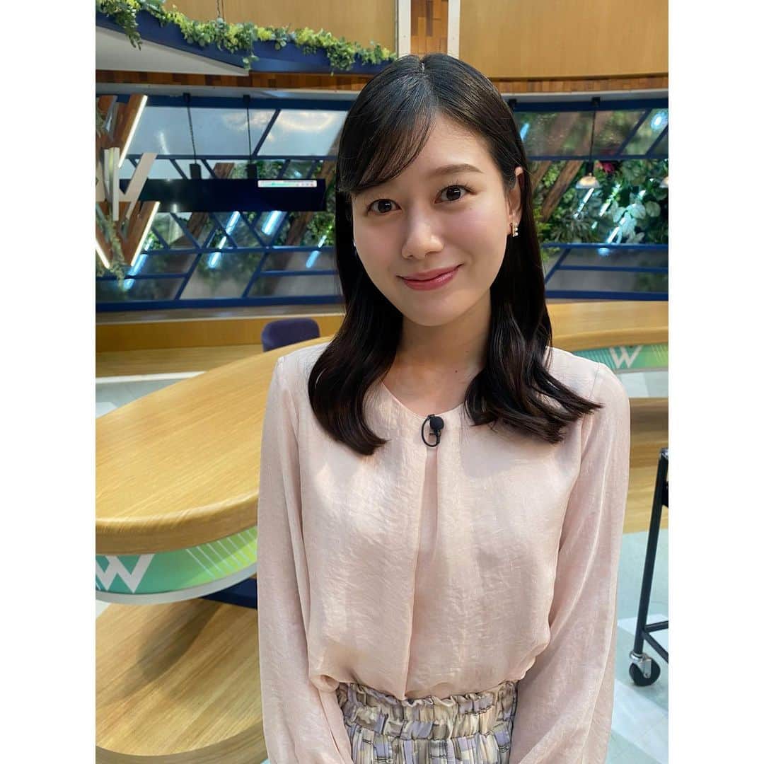 のインスタグラム：「． 今週もありがとうございました☺︎  不安な天気が続きますね。 最新の情報を確認しながら、良い週末をお過ごしください。  #ウェークアップ #かんさい情報ネットten #読売テレビ #アナウンサー #アナウンサー衣装」