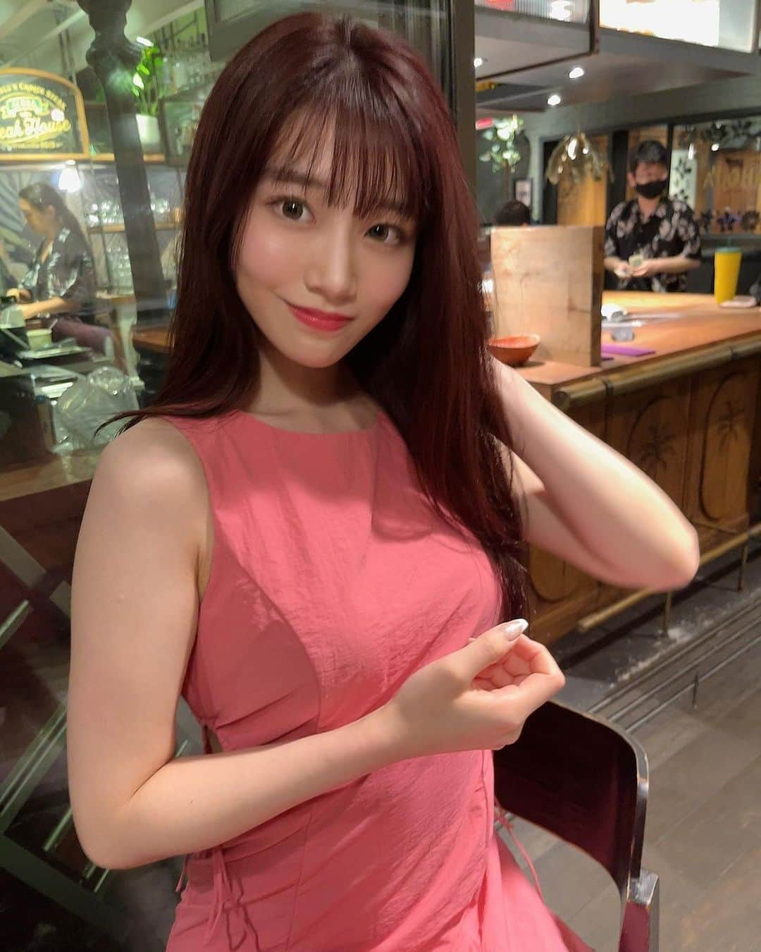 河北彩花さんのインスタグラム写真 - (河北彩花Instagram)「⁡ ⁡ ⁡ ハワイ3日目の撮ってもらった写真📸🤍 ⁡ ⁡ このピンクのワンピースは ハワイ旅行のために買ったお洋服𓂃🎀𓈒𓏸 ⁡ ⁡ ⁡ いくつか質問きたけどこのワンピはeimy istoireのだよ🫶🏻   #hawaii  #ハワイ旅行」6月10日 22時17分 - saika_kawakita__official