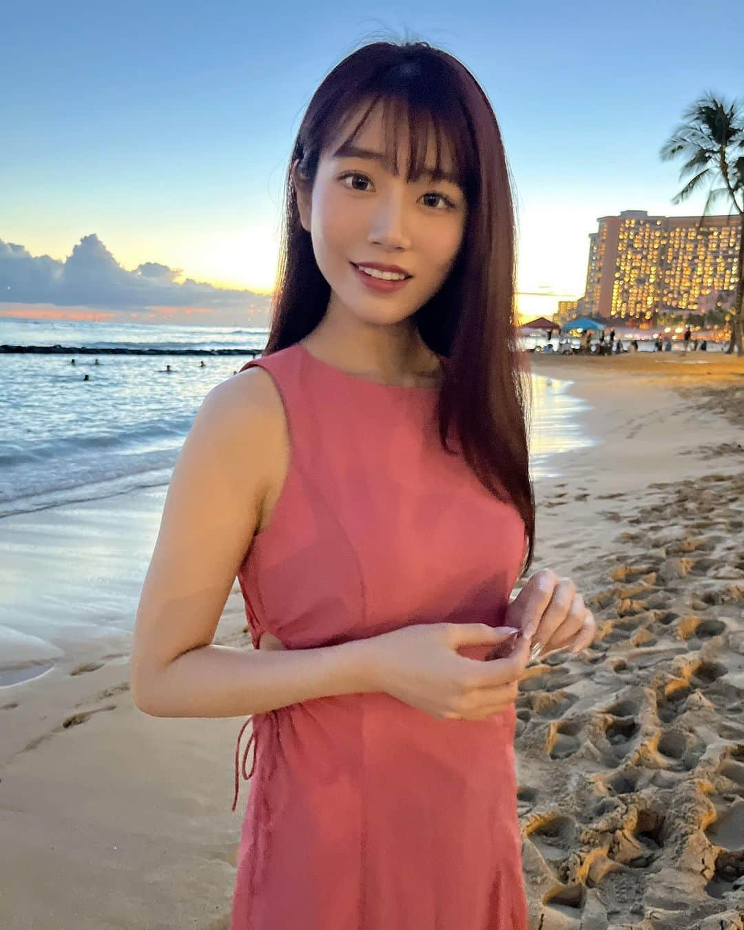 河北彩花さんのインスタグラム写真 - (河北彩花Instagram)「⁡ ⁡ ⁡ ハワイ3日目の撮ってもらった写真📸🤍 ⁡ ⁡ このピンクのワンピースは ハワイ旅行のために買ったお洋服𓂃🎀𓈒𓏸 ⁡ ⁡ ⁡ いくつか質問きたけどこのワンピはeimy istoireのだよ🫶🏻   #hawaii  #ハワイ旅行」6月10日 22時17分 - saika_kawakita__official