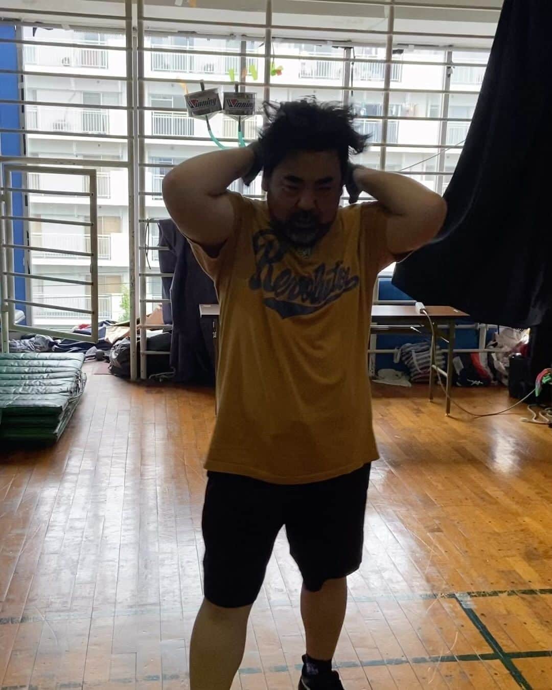 進祐哉のインスタグラム：「🇯🇵全日本進祐哉選手権🧤  エントリーNo.1  296様　@296skunx   目線、指の角度、BGMともに高得点を叩き出しております。  挑戦者求む🔥🔥🔥」