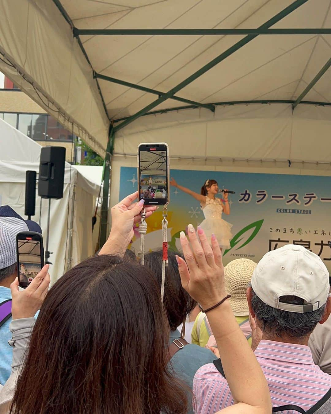 大井智保子さんのインスタグラム写真 - (大井智保子Instagram)「⚾️ウエスタンリーグ@マツダスタジアム  今日は2軍の試合がマツダスタジアムで開催🏟️  10:30くらいだったかな？から並んで、11:30すぎに開門❣️ ベンチ上前の方に座れて、 すぐ廣瀬コーチからファンサいただきました👍 ありがとうございます🙏  入り口で新井さんうちわ配ってて🪭 あつかったので助かりました🥹  帽子に着けられる日よけもめっちゃ助かったよ❣️ 買っといてよかったー😙  負けたけど フラワーフェスティバル行って、 @dressing.hiroshima  ドレちゃんの歌？トーク？を聴いて元気になって また明日もがんばろうと思えました💪💪 明日はローズステージだって✨✨ ドレちゃん明日もがんばってねー🎤💓  #ウエスタンリーグ #ウエスタン #2軍 #ファーム #カープ #マツダスタジアム #ズムスタ #ドレッシングしか勝たん #フラワーフェスティバル #dressing #ドレッシングちゃん #トレちゃんしか勝たん  #新井 #新井さん #新井うちわ #うちわ」6月10日 22時20分 - chihokoi