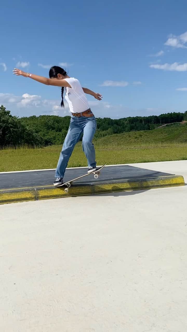 開心那のインスタグラム：「Moai for the first time this year🗿 long time no see!!!! i was waiting for this day🤭 so fun sesh🔥🤝 @kenji_ando   @vans @vansskate @vansskateapac @vansjapan @welcomeskateboards @spitfirewheels @187killerpads @triple8nyc @independenttrucks @bonesbearings @jessupgriptape @mbm_parkbuilders @hotdoggeryesso」