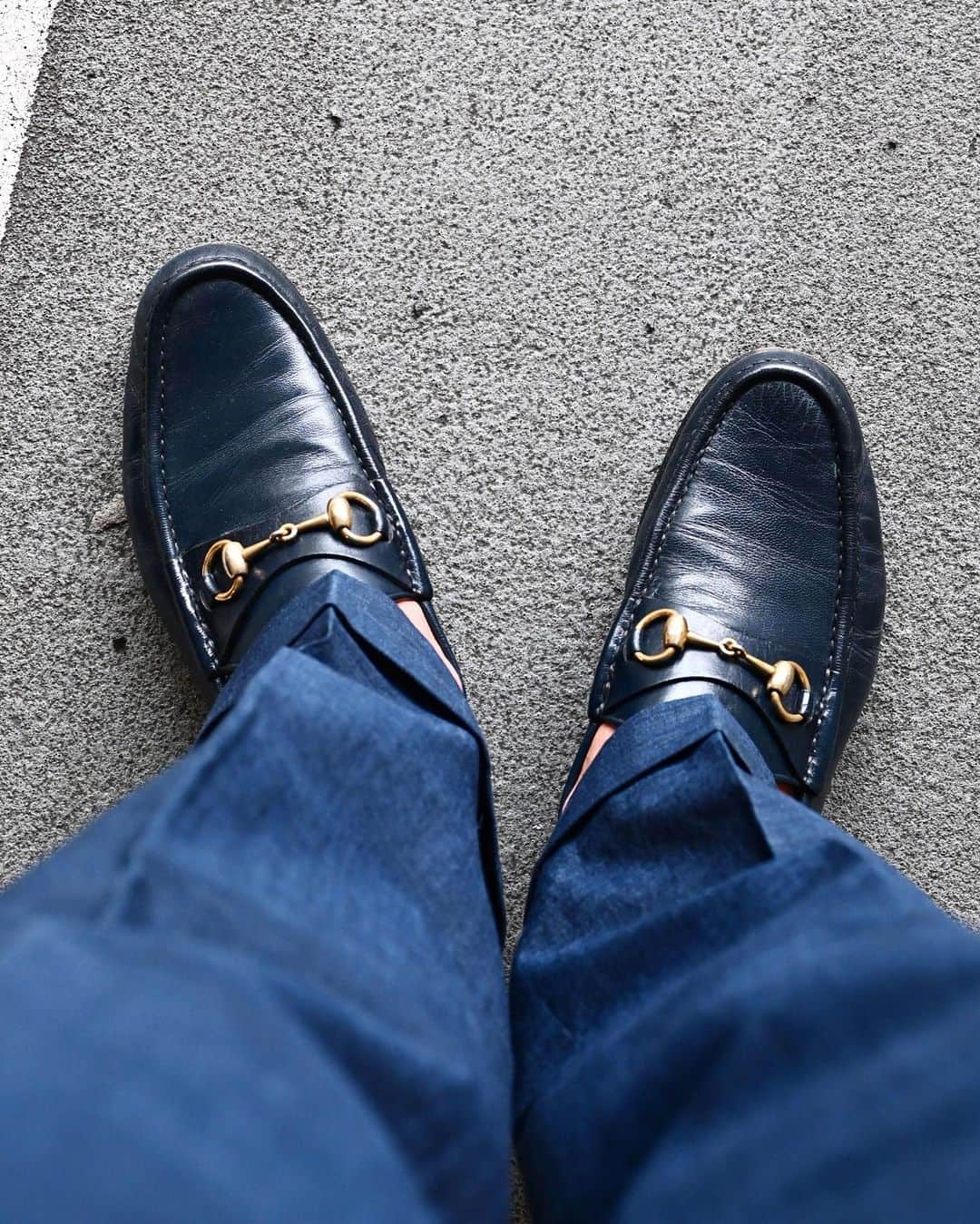 Shuhei Nishiguchiさんのインスタグラム写真 - (Shuhei NishiguchiInstagram)「"Relaxing Blazer Look"◀︎◀︎◀︎8pics リラックスしたブレザースタイル。 足し引きゼロが心地いい。  【ITEM】 Blazer： @poloralphlauren  T-shirt： @beams_f  Trousers： @bernardzins  Shoes： @gucci 80's Watch： @cartier 70's  #beamsf #mensstreetstyle #mensclothing #vintagefashion #vintagewatch #mensweardaily #spezzatura #outfitmen」6月10日 22時31分 - shuhei_nishiguchi