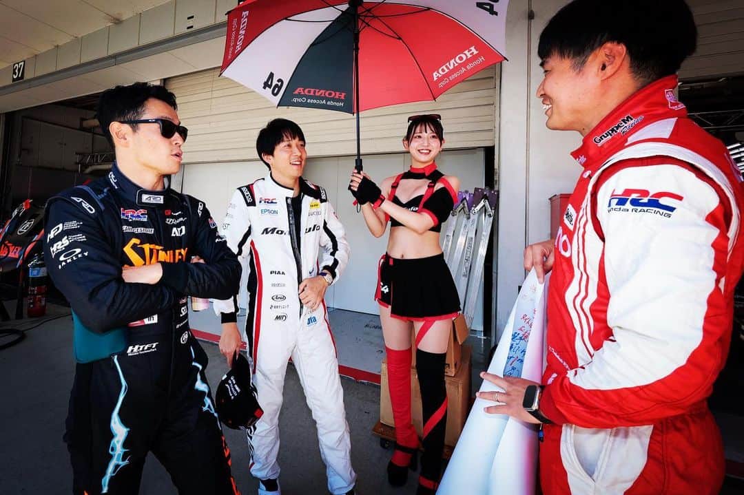 のインスタグラム：「何を話していたっけかな？？🤔」