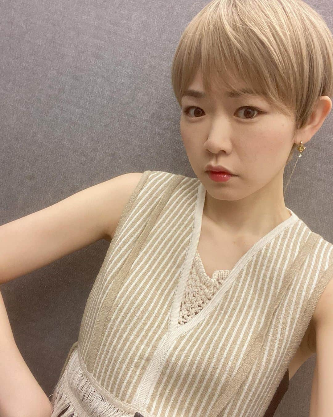 西川可奈子さんのインスタグラム写真 - (西川可奈子Instagram)「金髪×ショート  そしてたんぽぽ」6月10日 13時51分 - kanako_1105