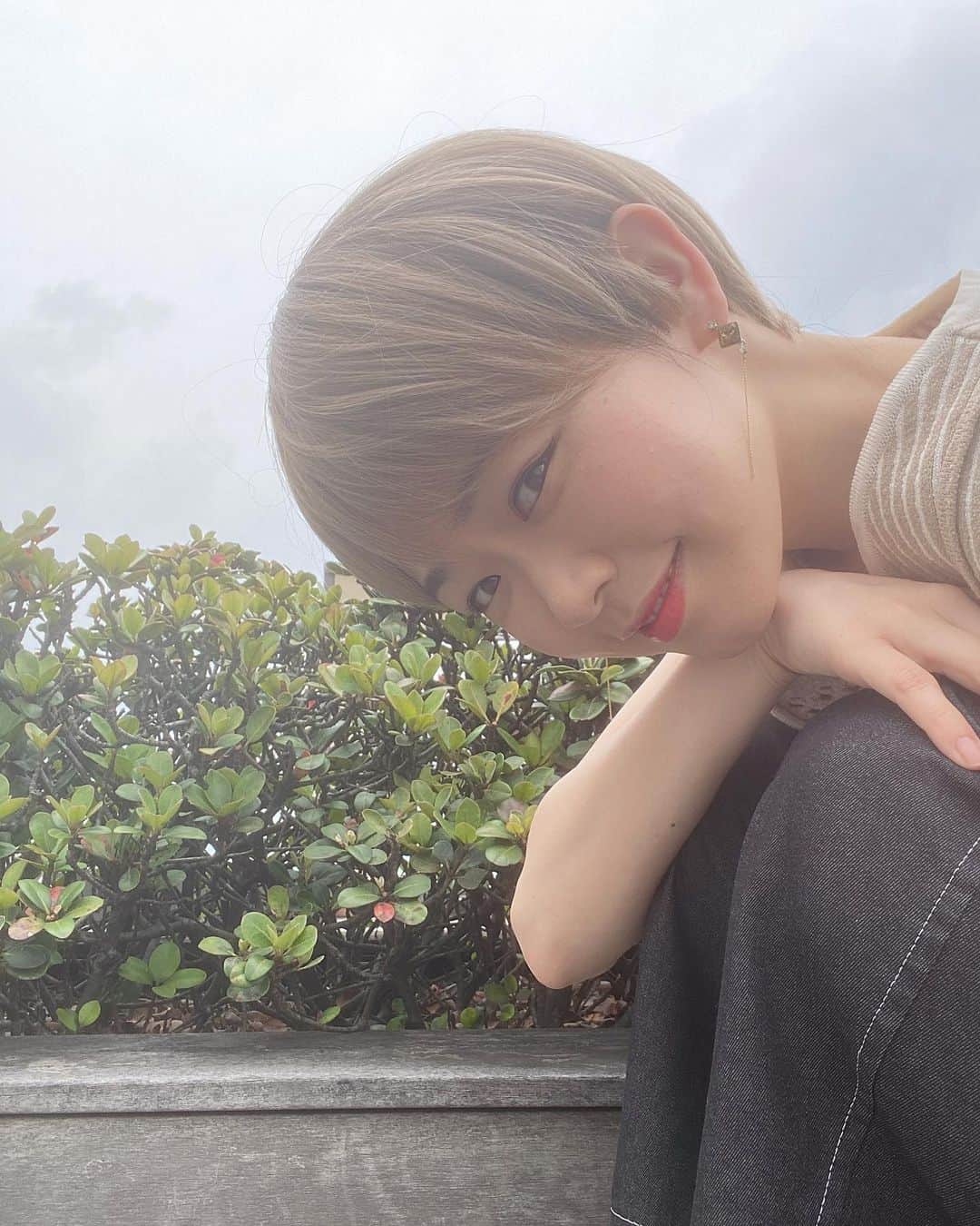 西川可奈子のインスタグラム：「金髪×ショート  そしてたんぽぽ」