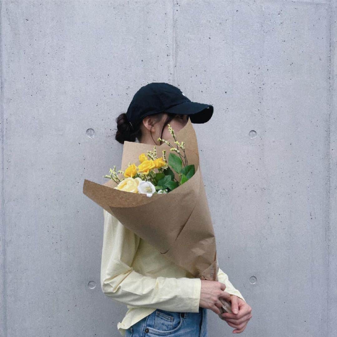 後藤夕貴のインスタグラム：「いつかのラフな日𓇬  どんな時もお花は好きだけど なんでもない日のお花はもっと好き！ #お花のある暮らし」