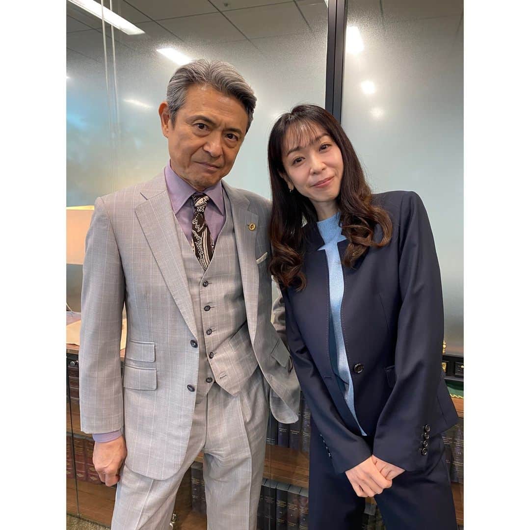 のインスタグラム：「流川綜合法律事務所のおふたり #升毅 さん #遊井亮子 さん◆オフショット◇📷  大治郎は、いったい何を隠しているのか…㊙️ そして、流川親子の未来は…🥹 最終回で、全てが明らかに──！  ＼最終回・CASE10「約束」放送まであと5日⚖️／  #勝利の法廷式 #志田未来 #風間俊介 #髙橋優斗 #HiHiJets #ジャニーズJr. #泉澤祐希 #市川知宏 #入来茉里 #カトウシンスケ #矢島健一 #北乃きい」