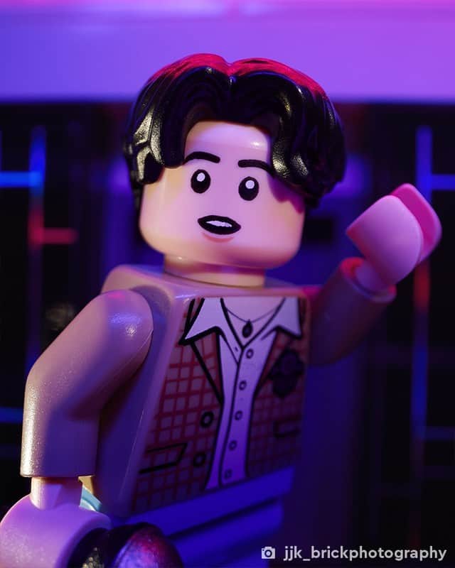 LEGOさんのインスタグラム写真 - (LEGOInstagram)「Come meet your favorite popstars from @bts.bighitofficial 🙌    📸 @maelickinthenorth and @jjk_brickphotography from @stuckinplastic  #LEGO #AFOL #ToyPhotography #BTS」6月10日 14時00分 - lego