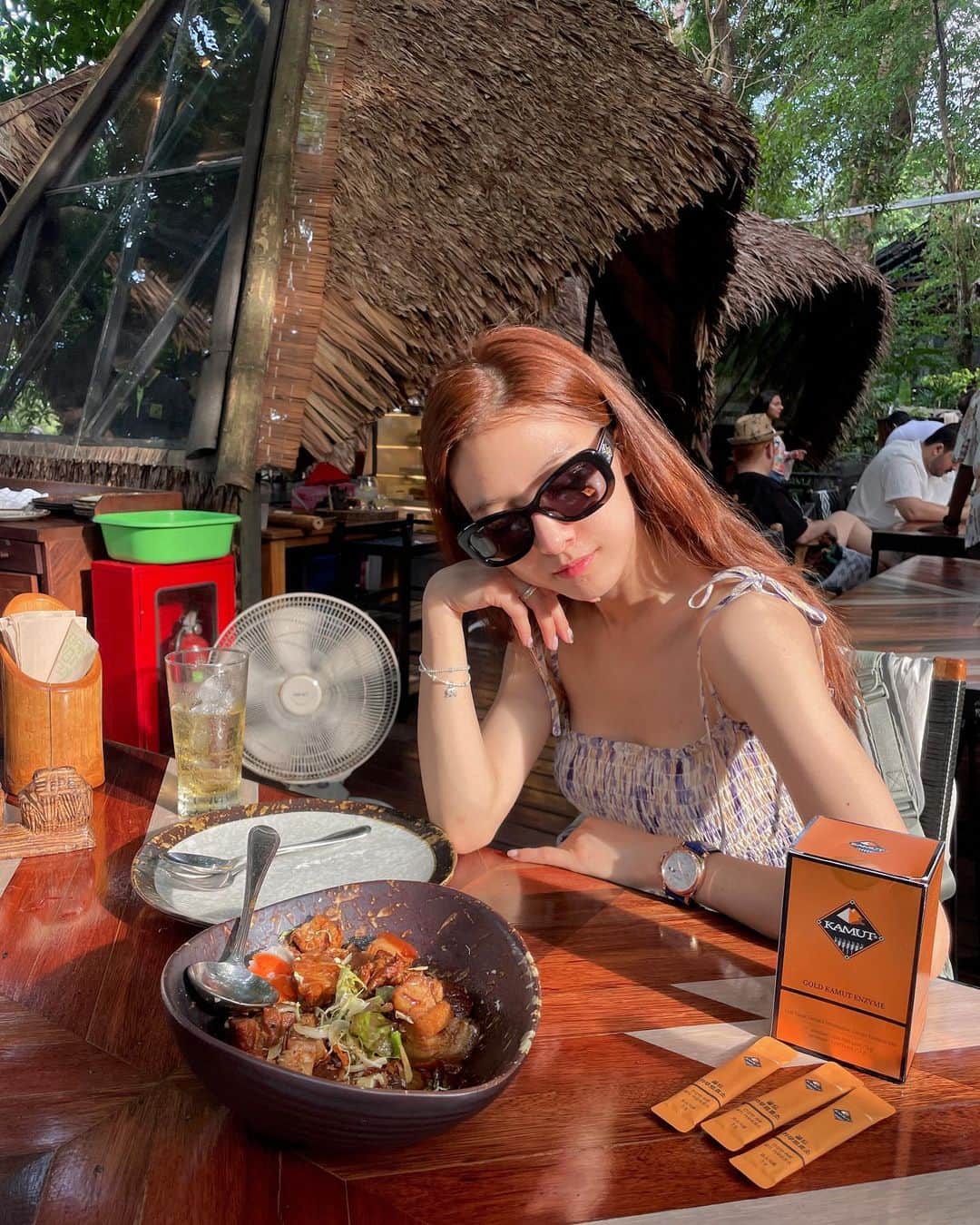 キム・ソウンのインスタグラム：「소화에 좋은 맛있는 고구마맛 효소👍 요거트나 밥에 뿌려먹어도 맛있지만 개인적으로는 그냥 먹는게 제일맛나  #카무트효소 #곡물효소 #ad」