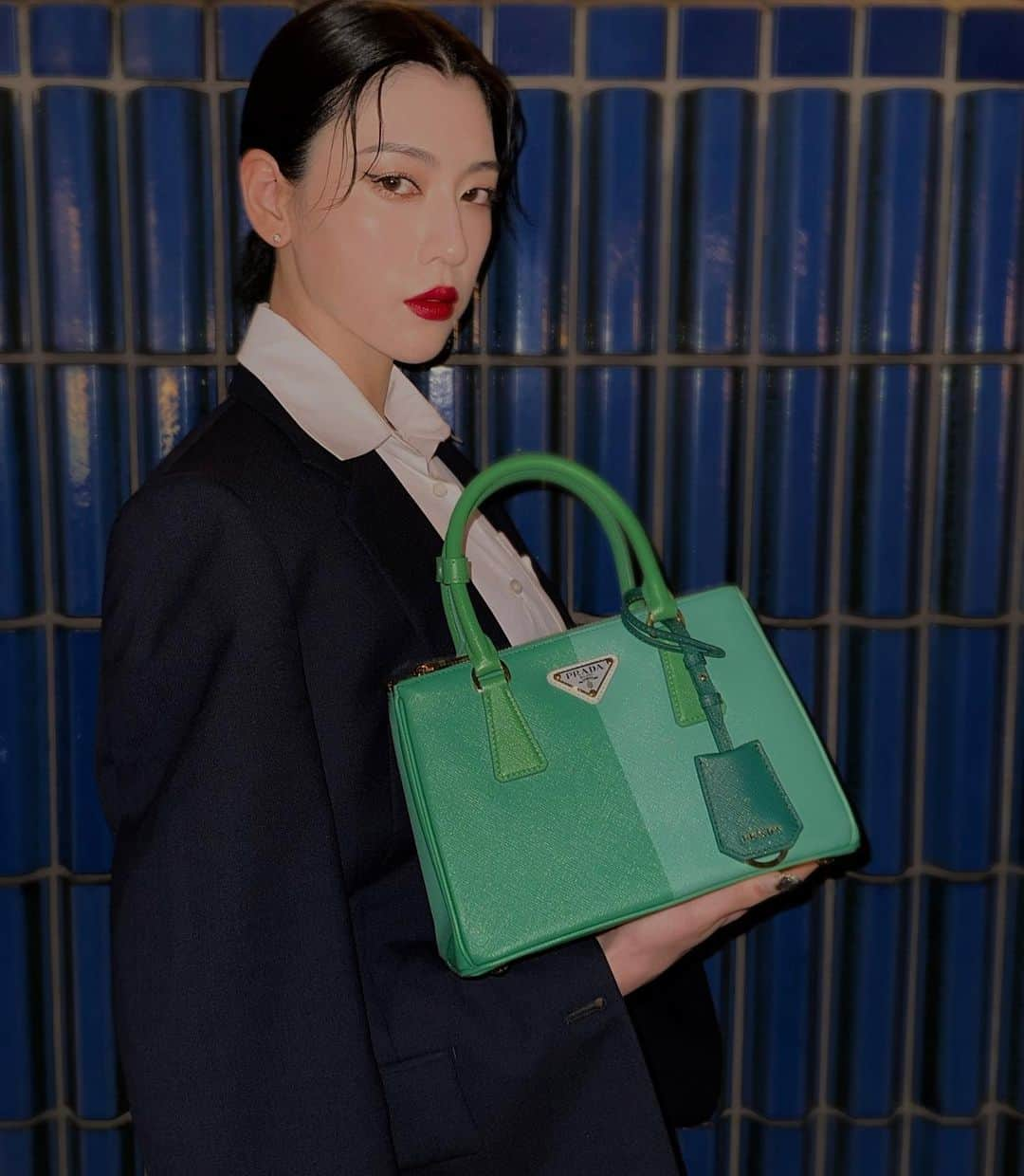 三吉彩花さんのインスタグラム写真 - (三吉彩花Instagram)「-PRADA-  My love is Green💚  Find your own everyday and special love colors with the new #PradaGalleria  @prada  #PradaGalleria #ad」6月10日 14時16分 - miyoshi.aa