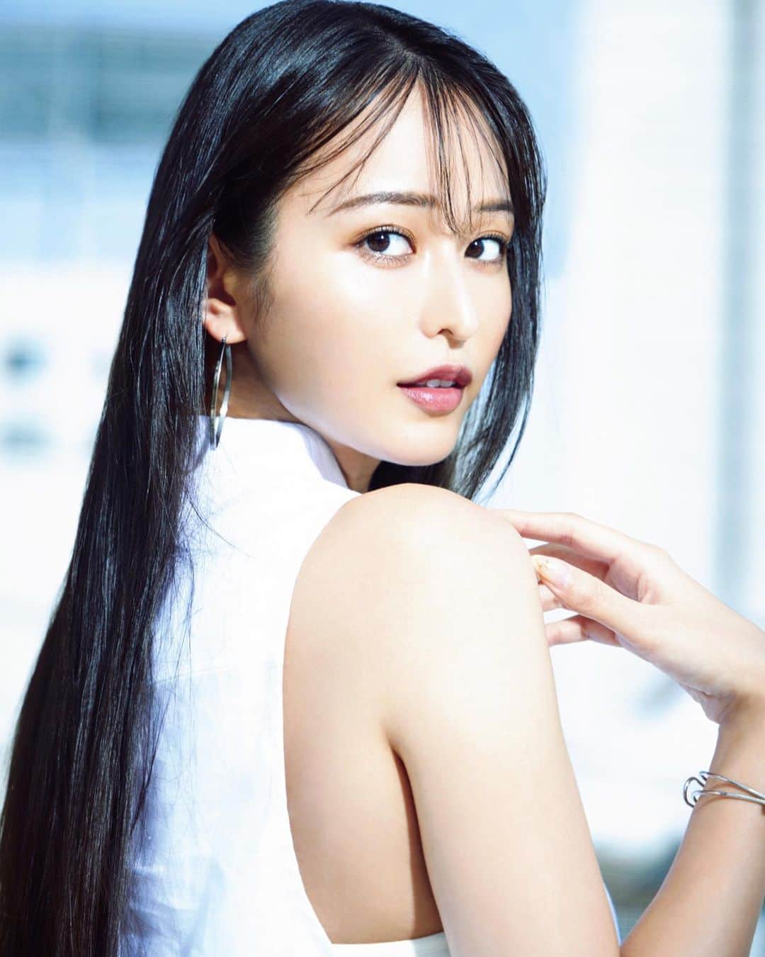 天野ちよのインスタグラム：「GIANNA Beauty with iconic # 03  発売中·͜· ☀︎  是非購入して見てね💕︎  #GIANNA #giannabeautywithiconic」