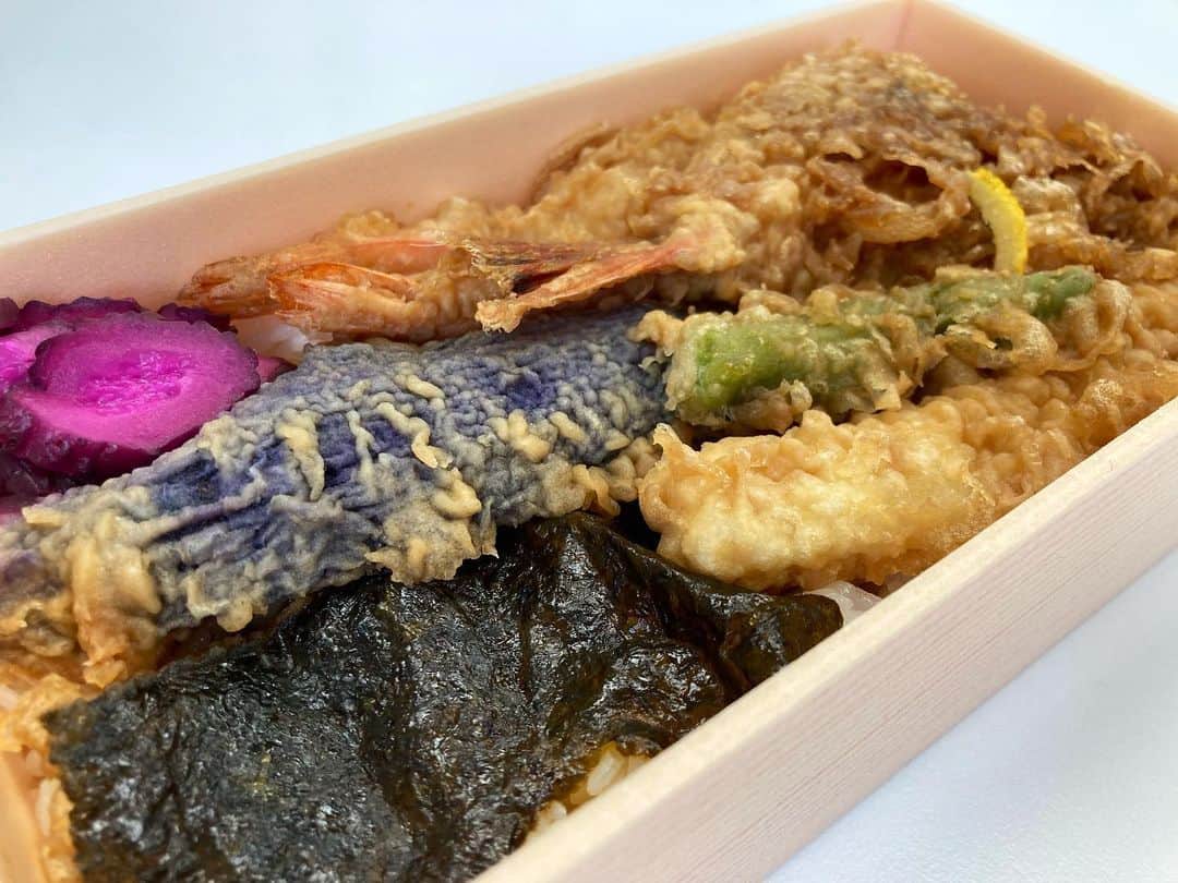 宇田川大輔のインスタグラム：「お気に入りに登録 #金子半之助 #撮影弁当 #渋谷ランチ #天丼弁当」