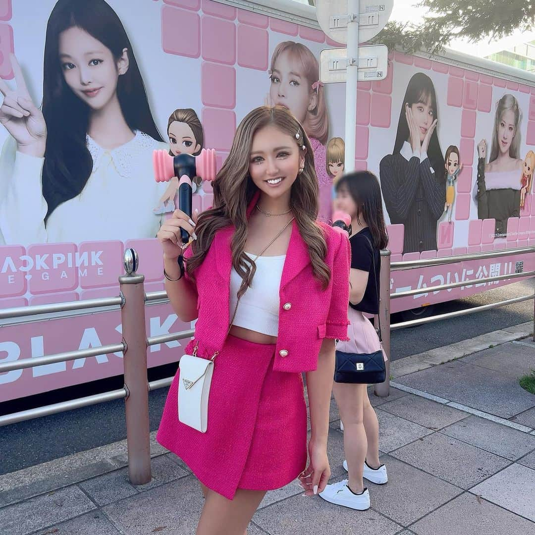 藤咲ひなたのインスタグラム：「初のBLACPINKのコンサート💓  たぶんこんなにピンクで行ったのはひなただけ💓💓  #blackpink #blink #大阪 #大阪グルメ #ブラックピンク #ブラックピンクコーデ #lisa #京セラドーム #avex」