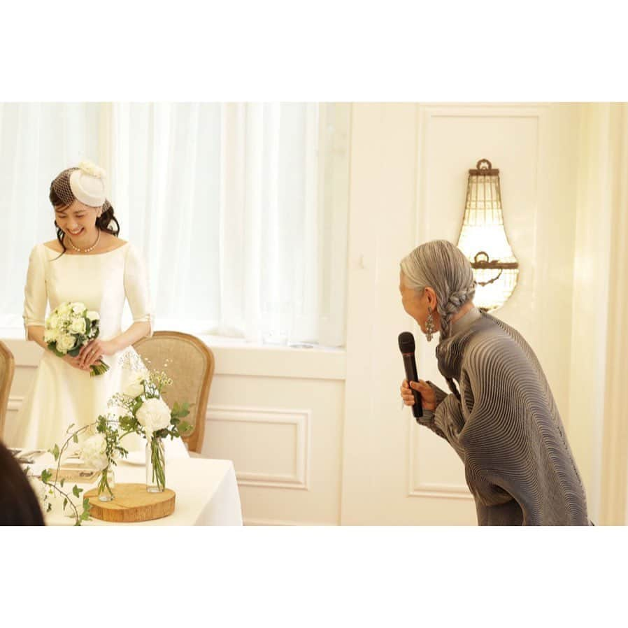 今村沙緒里さんのインスタグラム写真 - (今村沙緒里Instagram)「ともだちに感謝🦋  小さな結婚式でしたが..  幼なじみのフキやリエちゃん 仲良しのヨンちゃんとアサカ 来てくれてとっても嬉しかったです。  祝辞のスピーチしてくれた由利ちゃん 心からありがとうございました❤︎  準備は大変だったけれど.. 楽しく笑ってあっという間でした。  これで結婚式の写真、おわりです。  みなさま、ありがとうございました！ これからもよろしくお願いします🌷🌿  #weddingparty #friends #thankyou #결혼사진 #ありがとう」6月10日 14時38分 - saorix13