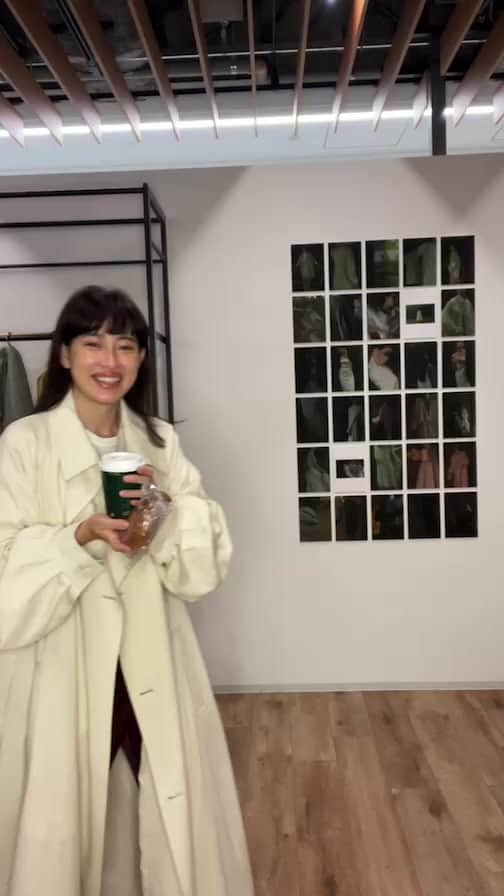 JUNNAのインスタグラム：「自由時間に秘密の話し🤫㊙️  @etretokyo_hana  @edamame.38  @etretokyo_yuko   bag/ #therow #マルゴー #Margaux shoes/ #maisonmargiela #tabi  sneaker/ @oao_footwear   #etretokyo」
