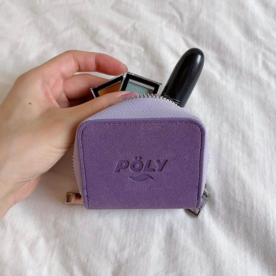 POLYさんのインスタグラム写真 - (POLYInstagram)「【NEW ITEM】  POLY LOGO MINI MULTI CASE 発売決定👜🤍  コインケースにしても良し、ワイヤレスイヤホンケースにしても良しミニポーチとして使うのも良しなレザーミニケースが新登場！ 紐部分は長さ調節も取り外しも可能、ポーチ部分とそれぞれ独立させても使用可能となっています。  ちょっとした外出にも役立つ万能マルチケース、この機会にぜひゲットしてください！  POLY LOGO MINI MULTI CASE  【purple】 ¥5,800  〓販売期間〓 2023.6/23- 6/25 WEB... 6/23 21:00 - 6/25 23:59 ★数量限定  ※店頭には若干数7月頭に入荷予定です🗓️  〓お届け〓 7月上旬 ※MULTI CASE以外のアイテムを一緒にご注文された方は合わせて発送させていただきます。 ※発送期間がずれる場合はメールにてお知らせさせていただきます。  ■SIZE 外寸 縦：7cm 横：8cm マチ：3.5cm  内寸 縦：5.5cm 横：6.5cm マチ：2.5cm  紐部分 69cm (取り外し可能/調節可能)」6月10日 21時00分 - _is_poly