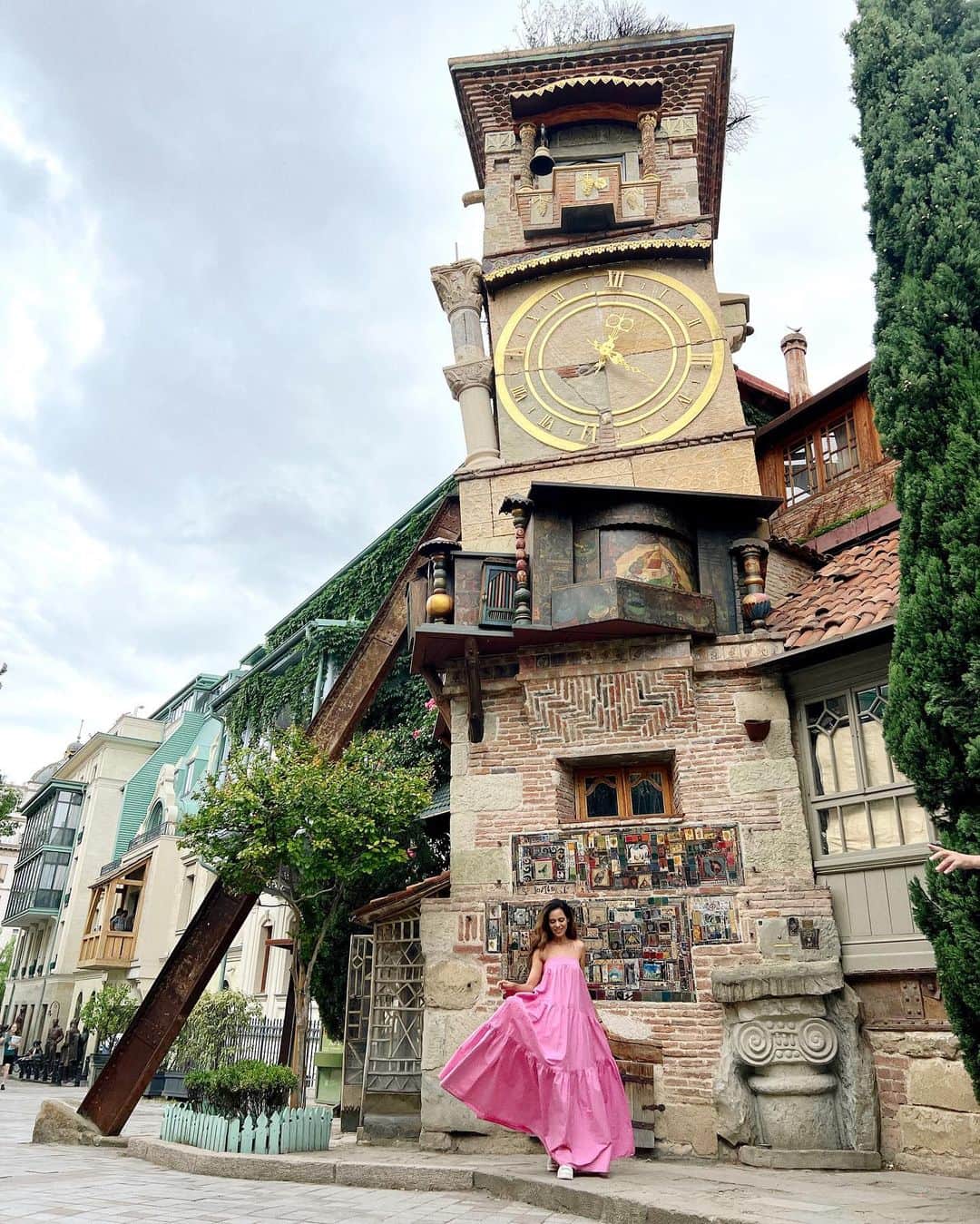 Aakriti Ranaのインスタグラム：「Photo dump from Tbilisi, Georgia! ❤️ Have you ever been here? What did you like the most about this city?   #aakritirana #photodump #georgia #tbilisi #travel #travelphotography #indiantravelblogger #instagramable #wanderlust」