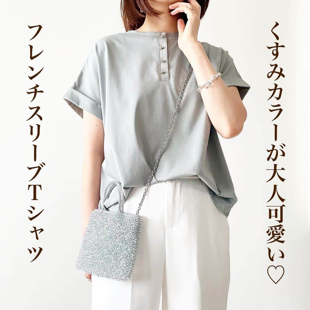 のインスタグラム：「くすみカラーが大人可愛い💓メタルボタンのシルケットTシャツ✨  きれいめにもカジュアルにも着られる、ツヤ感のあるTシャツです。  ゆとりのある身幅とフレンチスリーブで華奢見え！  小さなメタルボタンがいいアクセントになっています💕  その日の気分に合わせて、前後2wayで着られるのも嬉しいですね！  私が着ているのは @classicalelf_official  2wayシルケットデザインボタンカットソー  身長157cmでグリーンのMサイズを着ています。  ストーリーにリンク貼りました。 気になる方はぜひチェックしてみてくださいね！  ＊＊＊＊＊＊＊＊＊＊＊＊＊＊＊＊＊＊＊＊＊＊＊＊＊  【保存】するとお買い物の参考に便利です❣️  この投稿が少しでもお役に立てたら、いいね、保存よろしくお願いします🙏✨  ＊このアカウントでは40代の悩みに効くプチプラコーデ発信してます！  他の投稿はこちらからチェック☑️ ↓ ↓ ↓ @tomomiyu0920   #クラシカルエルフ #classicalelf #エルフコーデ #タイアップ #uniqlo #gu #zara #ユニクロ #ジーユー #ザラ #zozo #zozotown #zozo購入品 #zozotown購入品 #カットソー #フレンチスリーブ #骨格ウェーブ #イエベコーデ #プチプラコーデ #着回しコーデ」