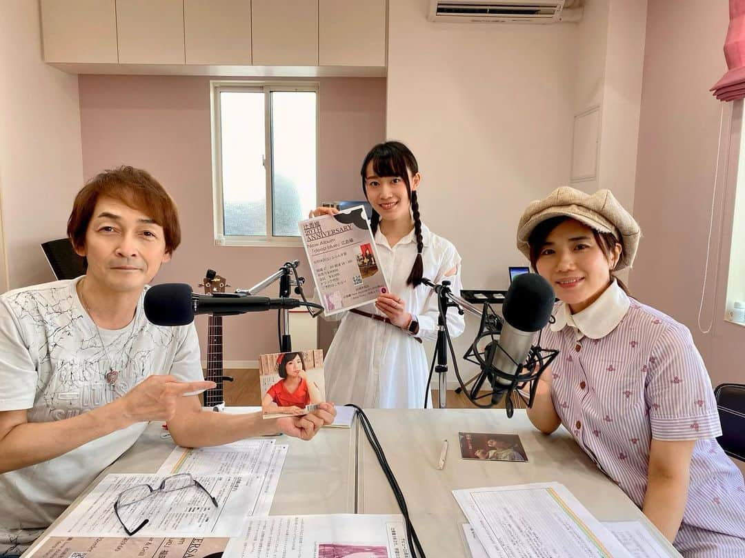 堀江淳さんのインスタグラム写真 - (堀江淳Instagram)「『堀江淳のファインミュージックアワー』 ゲストはシンガーソングライターの「辻香織」さんです🎶 全国のコミュニティFM57局で今日から放送📻 生歌もあるので是非聞いてくださいね♪  https://tsujikaori.com/  https://ameblo.jp/jclamp/entry-12796341944.html  #辻香織 #天田えま #コミュニティFM  #ラジオ  #メモリーグラス #堀江淳  #ザベストテン #昭和歌謡  #1981年 #水割りをください  #弾き語り #17ライブ #ファインミュージックアワー」6月10日 15時54分 - jun.horie2