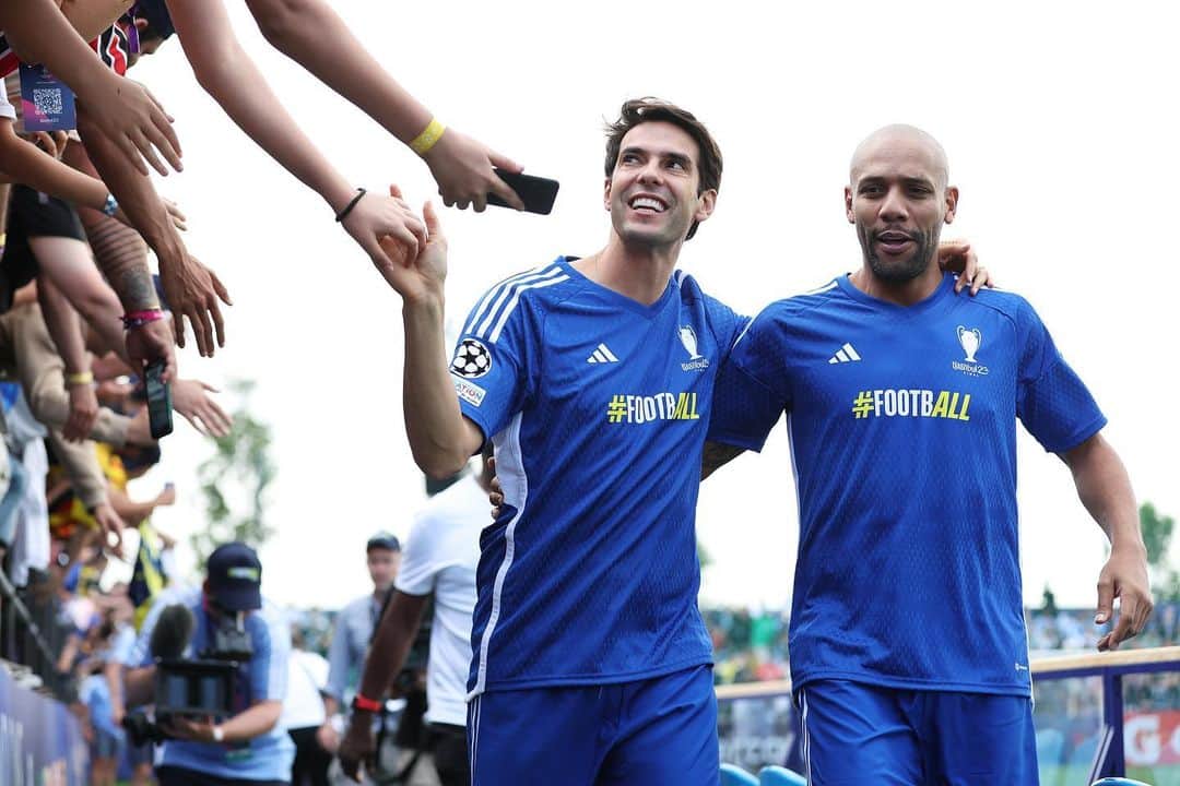 カカさんのインスタグラム写真 - (カカInstagram)「Football lover ⚽️❤️」6月10日 15時57分 - kaka