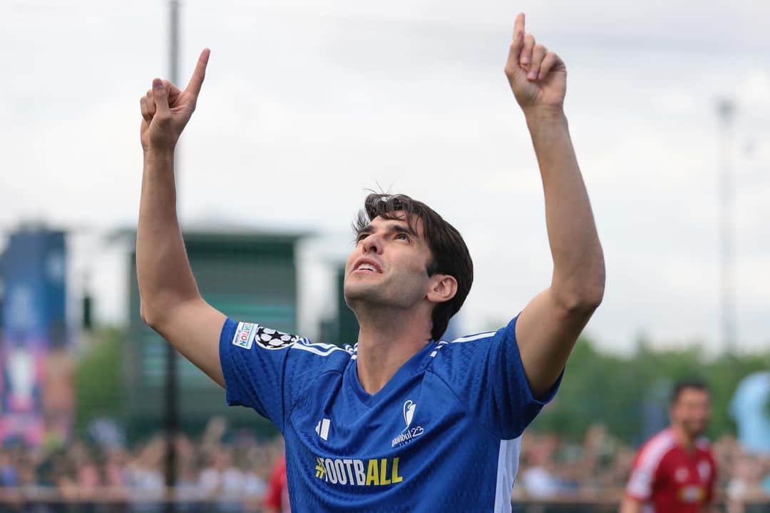 カカさんのインスタグラム写真 - (カカInstagram)「Football lover ⚽️❤️」6月10日 15時57分 - kaka