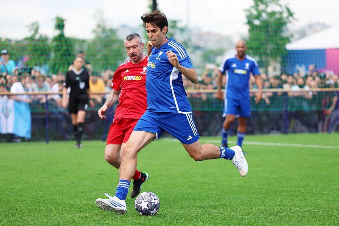 カカさんのインスタグラム写真 - (カカInstagram)「Football lover ⚽️❤️」6月10日 15時57分 - kaka