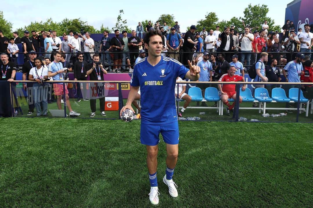 カカさんのインスタグラム写真 - (カカInstagram)「Football lover ⚽️❤️」6月10日 15時57分 - kaka