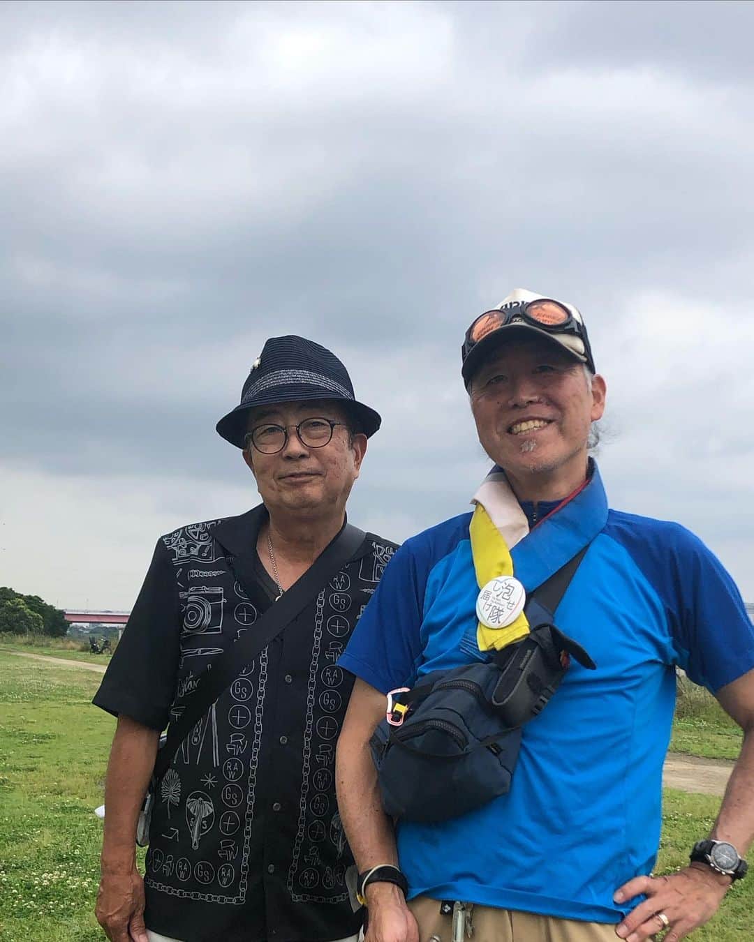大和田獏のインスタグラム：「#ばくさんぽ シャボン玉オヤジさん！復活しました。 手術を無事終えられて、又楽しいシャボン玉を飛ばしてくれました。 大勢の子供達が嬉しそうにシャボン玉を追いかけてはしゃぐ光景は本当に幸せな空間です。 オヤジさん有り難う御座います‼️ これからも頑張ってください‼️ 　@bubble_star2020」