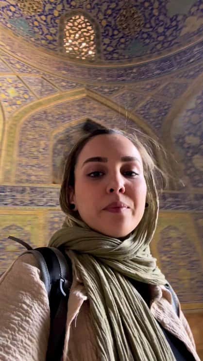 のインスタグラム：「. "ملکا ذکر تو گویم که تو پاکی و خدایی..." زنده باشی نیلوفر عزیزم، بخوان دختر زیبا! همیشه بخوان! تا کر شوند آنها که تاب شنیدن زیبایی صدایت را ندارند! عاشق تر از همیشه بخوان ❤️  @niloofarmohebbi」