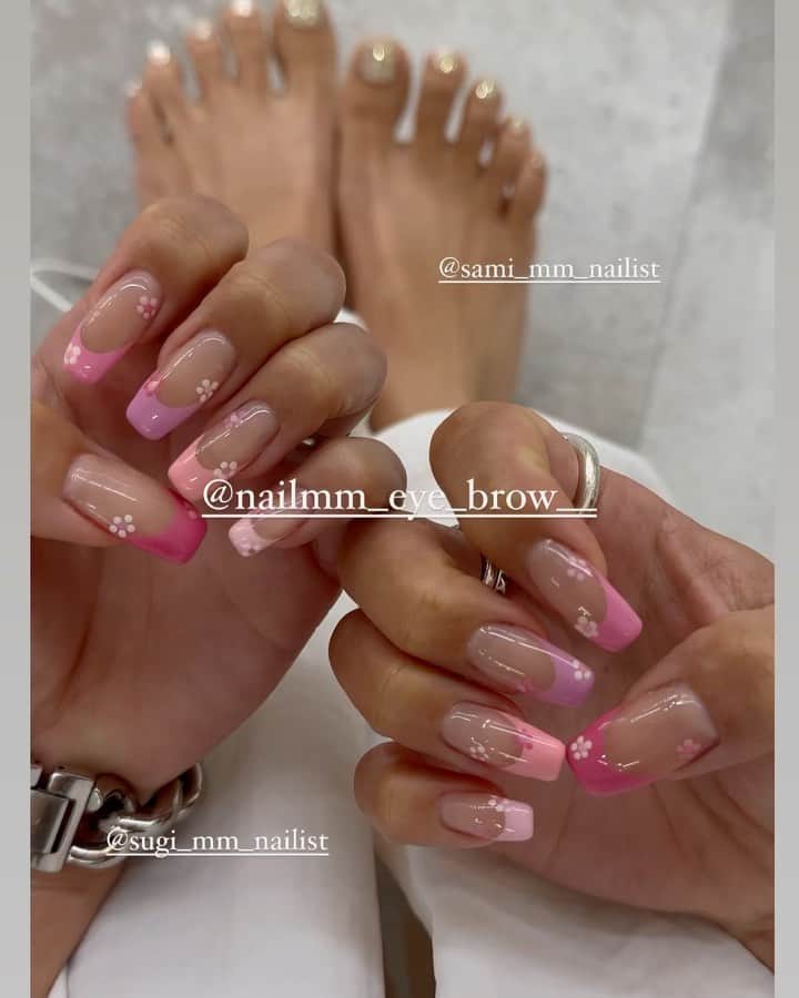 ✷kana✷のインスタグラム：「バカンス仕様でHappy nails同時に💅  no filter..♡  hand @sugi_mm_nailist  foot @sami_mm_nailist  by @nailmm_eye_brow__ ♡♡♡」