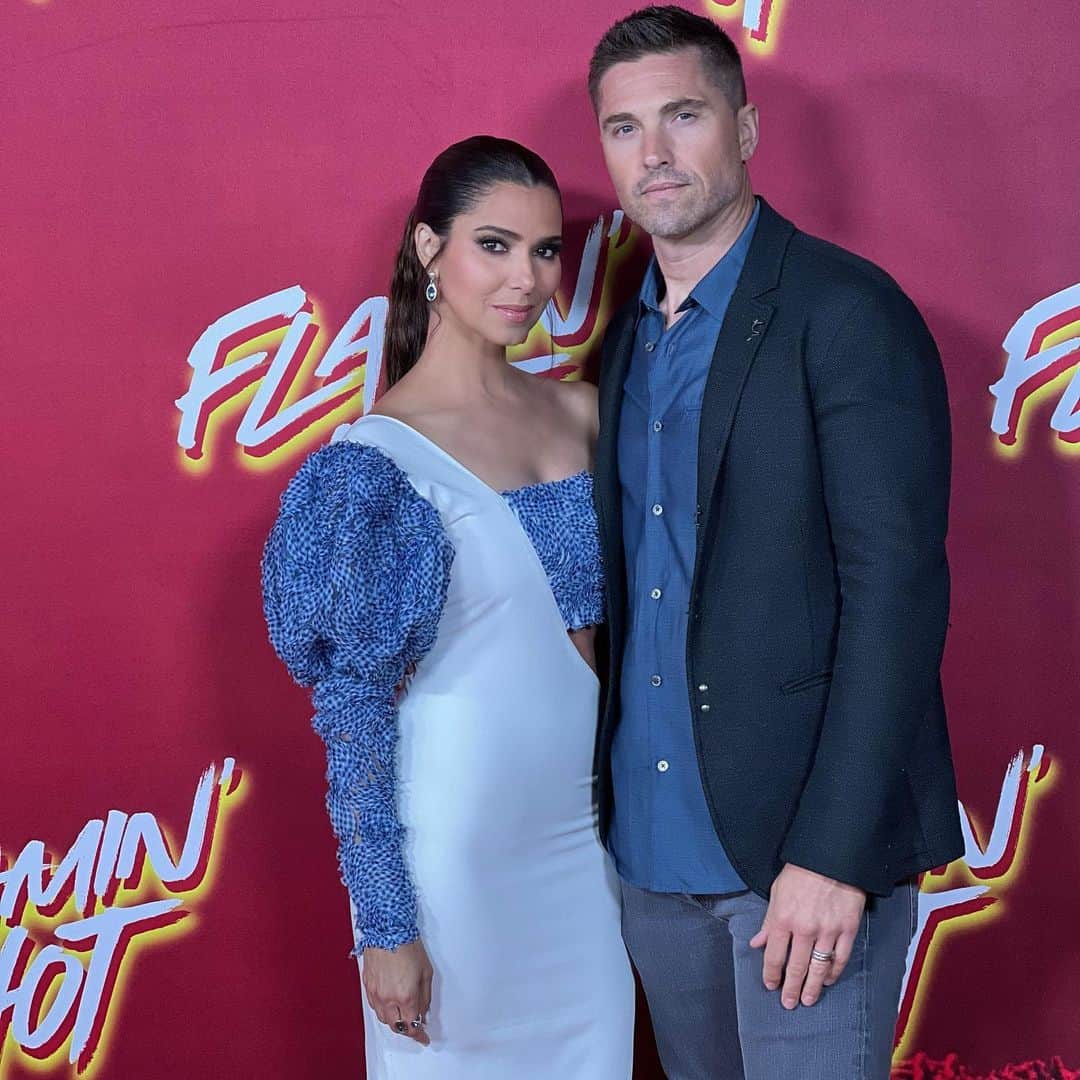 エリック・ウィンターのインスタグラム：「What a great night watching a fantastic movie directed by our incredibly talented friend @evalongoria Please check out @flaminhotmovie streaming now on @hulu and @disneyplus It is a must see with a great cast! 🔥🔥」