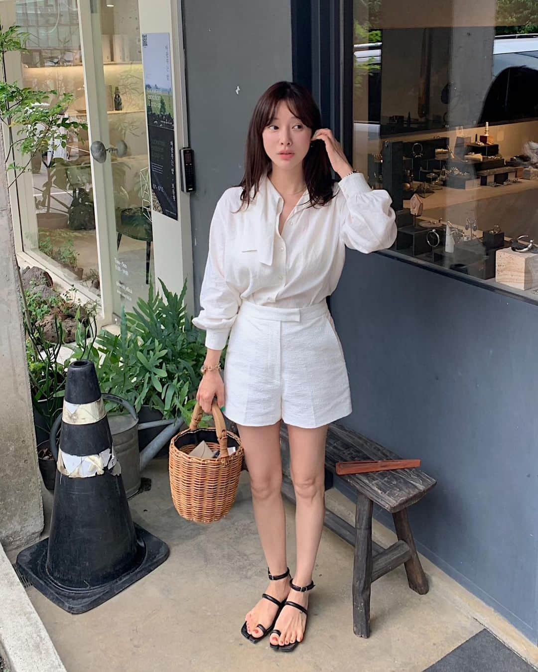 nanaのインスタグラム：「정말 오랜만에 한남동이🤍 미용실 오는날-젬페 가는날」