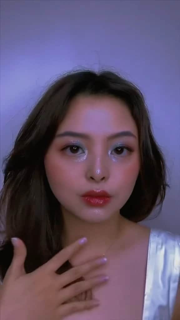 ジェシカ・ファニアのインスタグラム：「Demi jadi mermaid, sekamar ngebul. Coba mohon bantuannya menghargai transisi ini, biarpun hypenya udah mulai luntur」