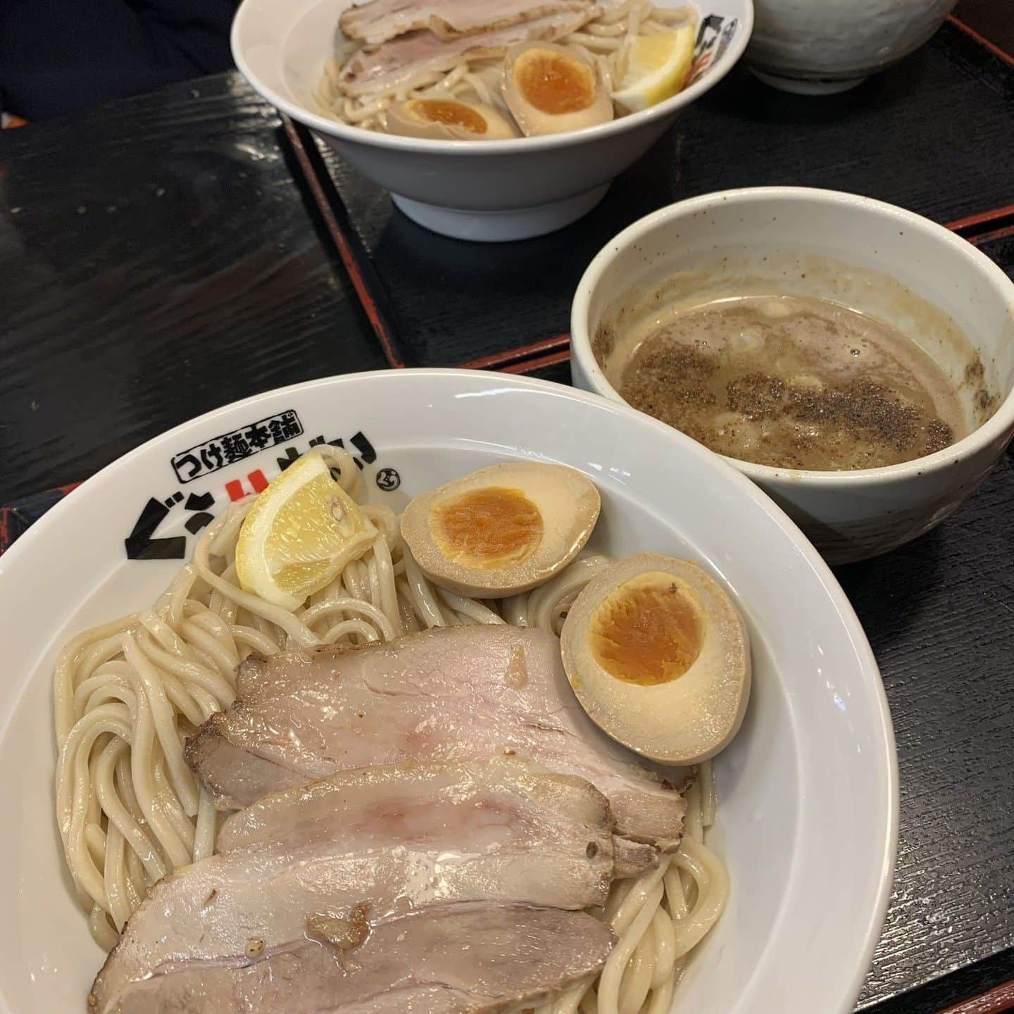 関西LIFE－homelife－のインスタグラム：「【京都府・福知山】 福知山市唯一のつけ麺屋さん【つけ麺本舗ぐうりんだい】 . 福知山駅南側にある「ふくちあん」の系列店です🍜 極太麺とさっぱりとした魚介系のスープの相性抜群で、 最後はつけ麺の醍醐味といっても過言ではない和風スープでスープ割り！！ 〆まで楽しめちゃうつけ麺は最高でした😆 . . . @archihome_local では #homelife_京都 では京都のいいところを紹介していきます。みなさんの大好きな京都を教えてください。 . . #つけ麺本舗ぐうりんだい ＃つけ麺 #福知山 #ラーメン #味玉つけ麺 #つけ麺好きな人と繋がりたい #京都グルメ #福知山グルメ#魚介スープ #福知山ラーメン #ランチ #京都ラーメン #福知山ラーメン #麺スタグラム #つけ麺スタグラム #京都女子会 #京都ランチ #福知山ランチ #京都旅行 #京都観光 #そうだ京都行こう #観光 #旅行 #京都 #kyoto #japan #japantrip #japantrip2023」