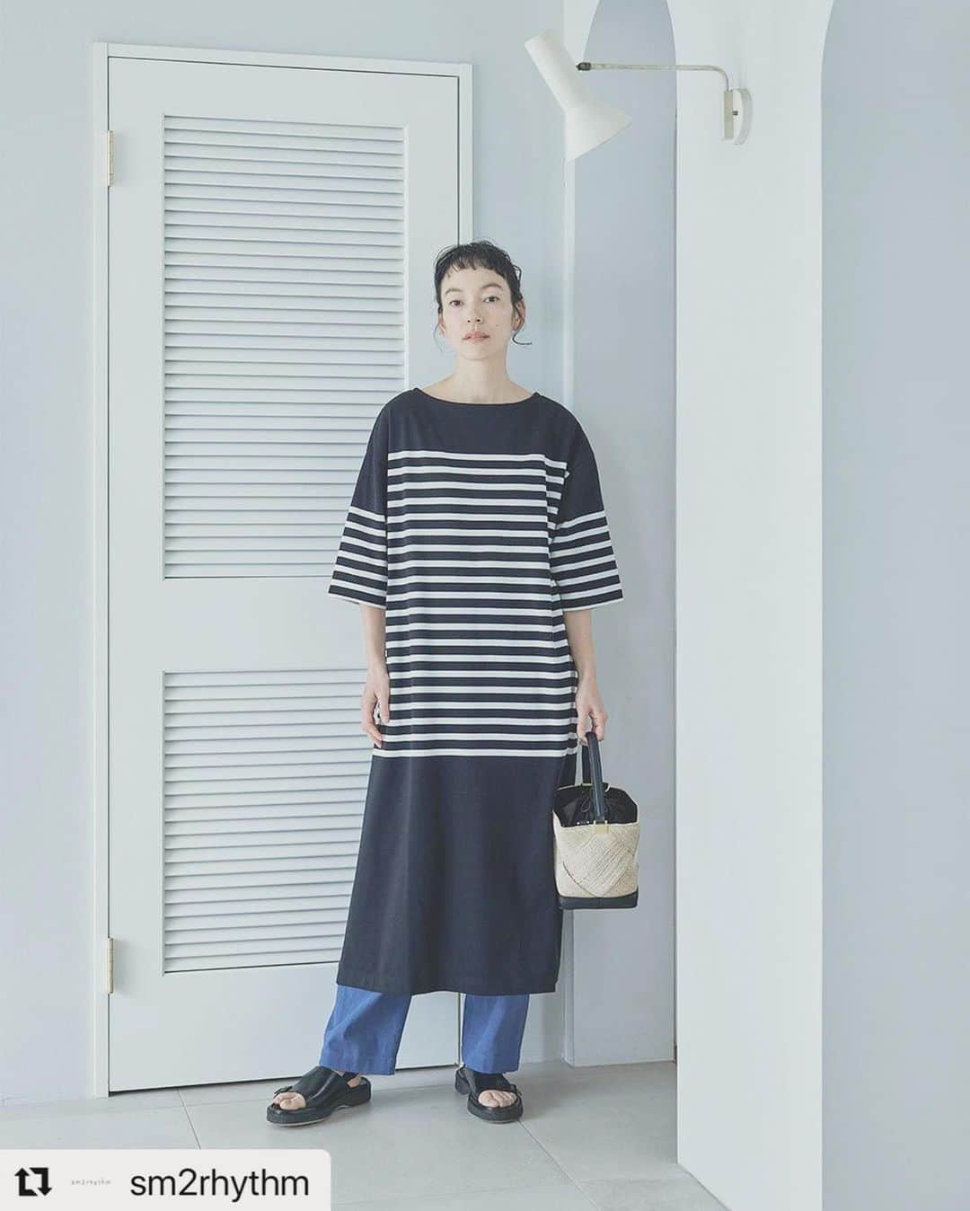 KIKIのインスタグラム：「公開中のサマンサモスモスリズム 髪を久しぶりに巻いてもらってうれしかったな  hair make 💄@kusabataeko  #Repost @sm2rhythm with @use.repost ・・・ . ◇sm2rhythm　SummerCollection◇    ざっくりしたシルエットが今っぽいパネルボーダーワンピース。 大人が着やすいひじがふんわり隠れるくらいの五分袖なのも嬉しいポイント。  ・パネルボーダーカットワンピース No_1107209 ￥6,490(tax incl.)    #SamansaMos2 #SM2 #sm2rhythm #サマンサモスモスリズム #サマンサモスモス #canshopig #new #start #trend #ナチュラル #natural #天然素材 #大人ナチュラル #大人ナチュラルコーデ #大人ナチュラル服 #ナチュラルコンサバ #summercollection」