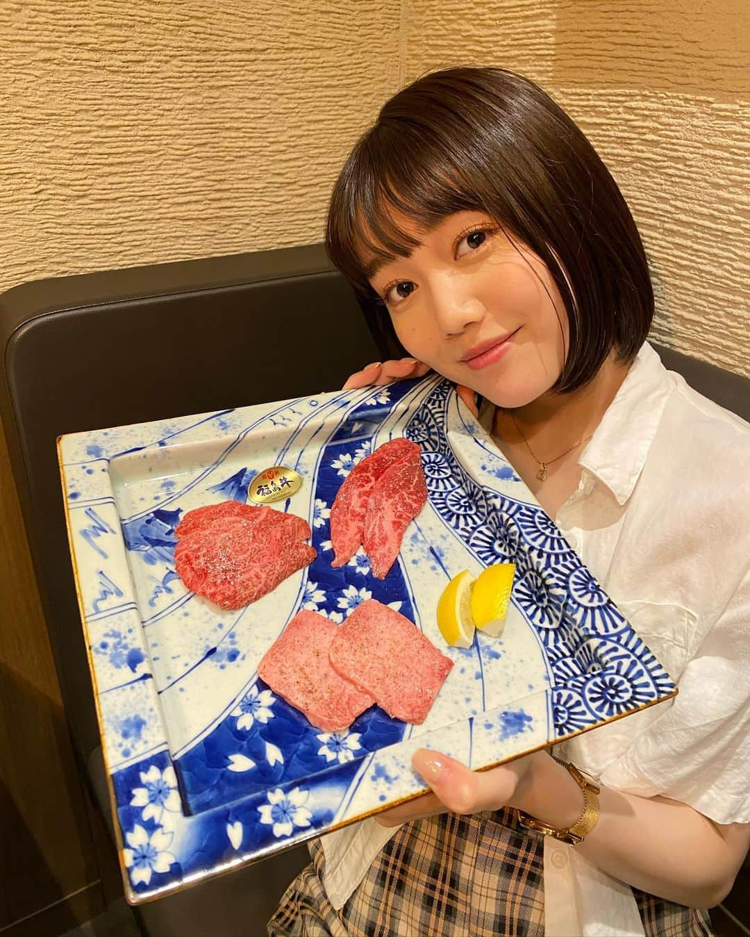 松川菜々花のインスタグラム：「・ 全部柔らかくて美味しすぎたお肉たち🤤 私がお肉食べる事ってあまりないんだけど 久々に食べるお肉が最高でした♡  #焼肉 #渋谷焼肉 #かみ山」