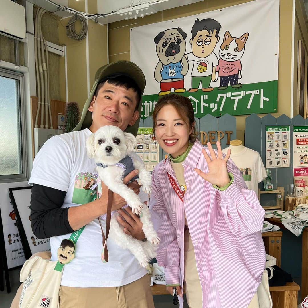 玉井らんさんのインスタグラム写真 - (玉井らんInstagram)「✨🐶さかがみ家カフェ第二弾🐶✨ . . 「DOG DEPT × さかがみ家」 コラボカフェ行ってきました〜！ . . ちゃこ、わんちゃんメニューに大喜び😂 でもちゃんとタオルの上に座ってお利口にしてた笑 . . 保護犬活動のプラスになればと、今回はさかがみ家オリジナルのお散歩バッグを購入しました🍀桑原さん、古山さんお写真ありがとうございます！ . . #さかがみ家 #坂上どうぶつ王国 #さかがみ家カフェ #木更津 #ドッグカフェ #ドッグデプト #犬とお出かけ #ペット可 #いぬのいる暮らし」6月10日 17時16分 - ran_tamai