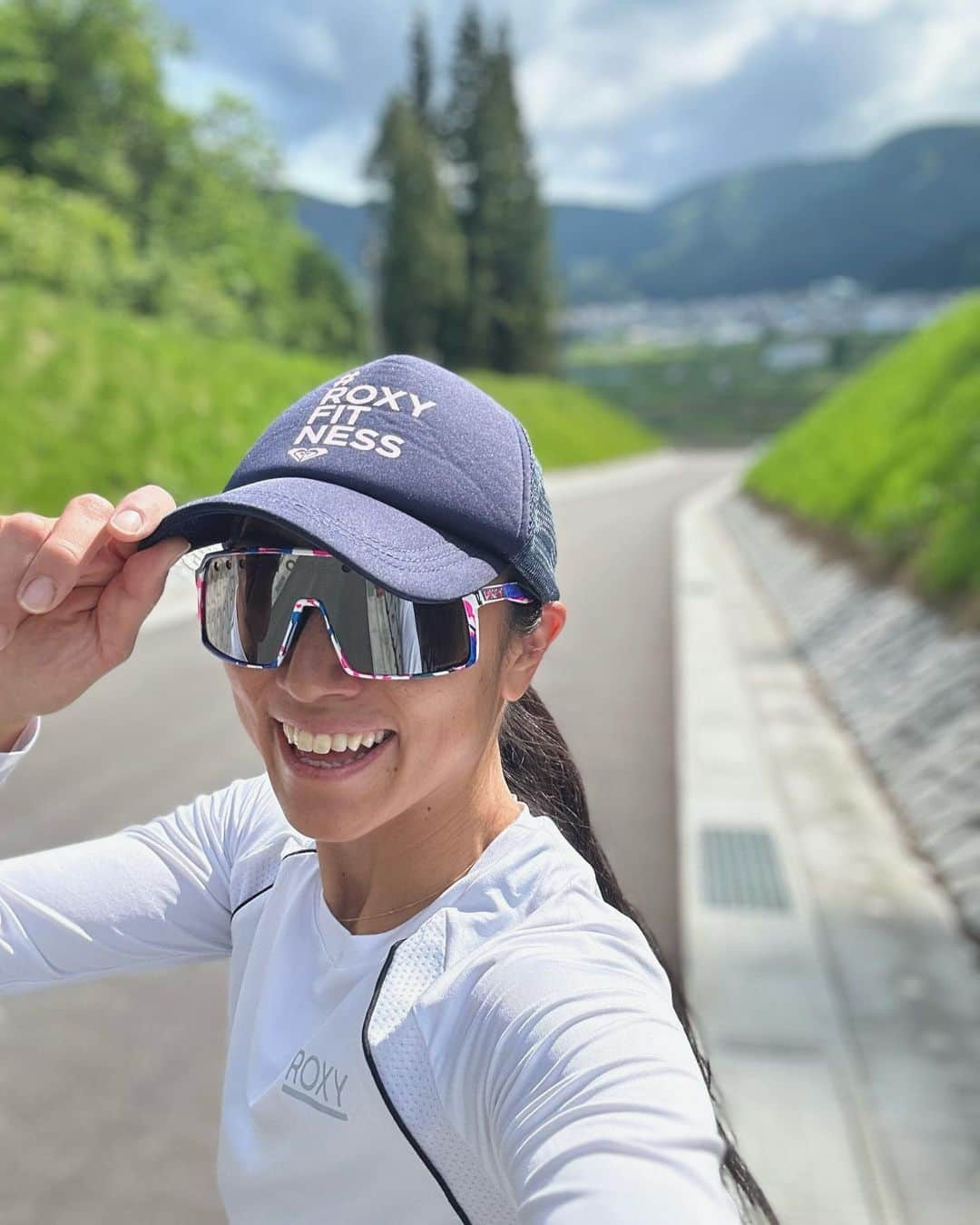 三星マナミのインスタグラム：「・雪が溶けたのでランニング始めました。  🏃‍♀️🌞  #ランニング女子」