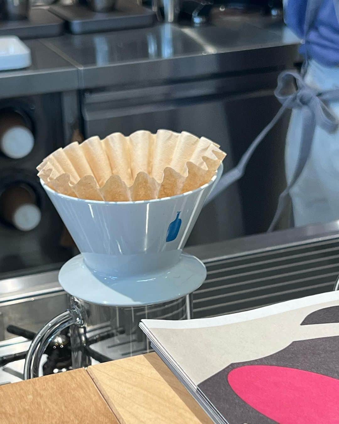 鈴本美愉さんのインスタグラム写真 - (鈴本美愉Instagram)「. blue bottle🧊 久々にカフェイン摂取  この日は涼しかったので春物のセットアップを着ました🫰 コーヒーフロート美味しかったあ」6月11日 21時20分 - suzumotomiyu125