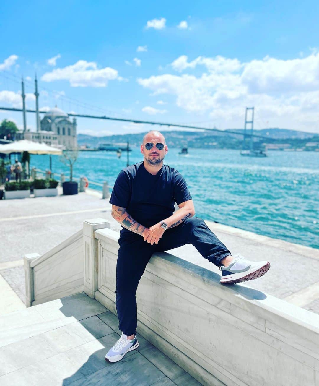 ヴェスレイ・スナイデルさんのインスタグラム写真 - (ヴェスレイ・スナイデルInstagram)「Always happy to be back in beautiful Istanbul! ❤️💛 #championsleague #final #internazionale⚫️🔵 #mancity」6月10日 17時37分 - wesleysneijder