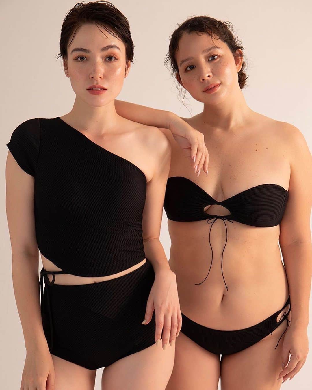 ダンシーシャノン美沙のインスタグラム：「Chiyono Anne "COMPLEXION" Poolside Collection 2023の モデルを務めさせていただきました☺️🩷  イタリア製スイムウェアファブリックで 着ててとっても気持ち良いの🌹  #bikini #model」