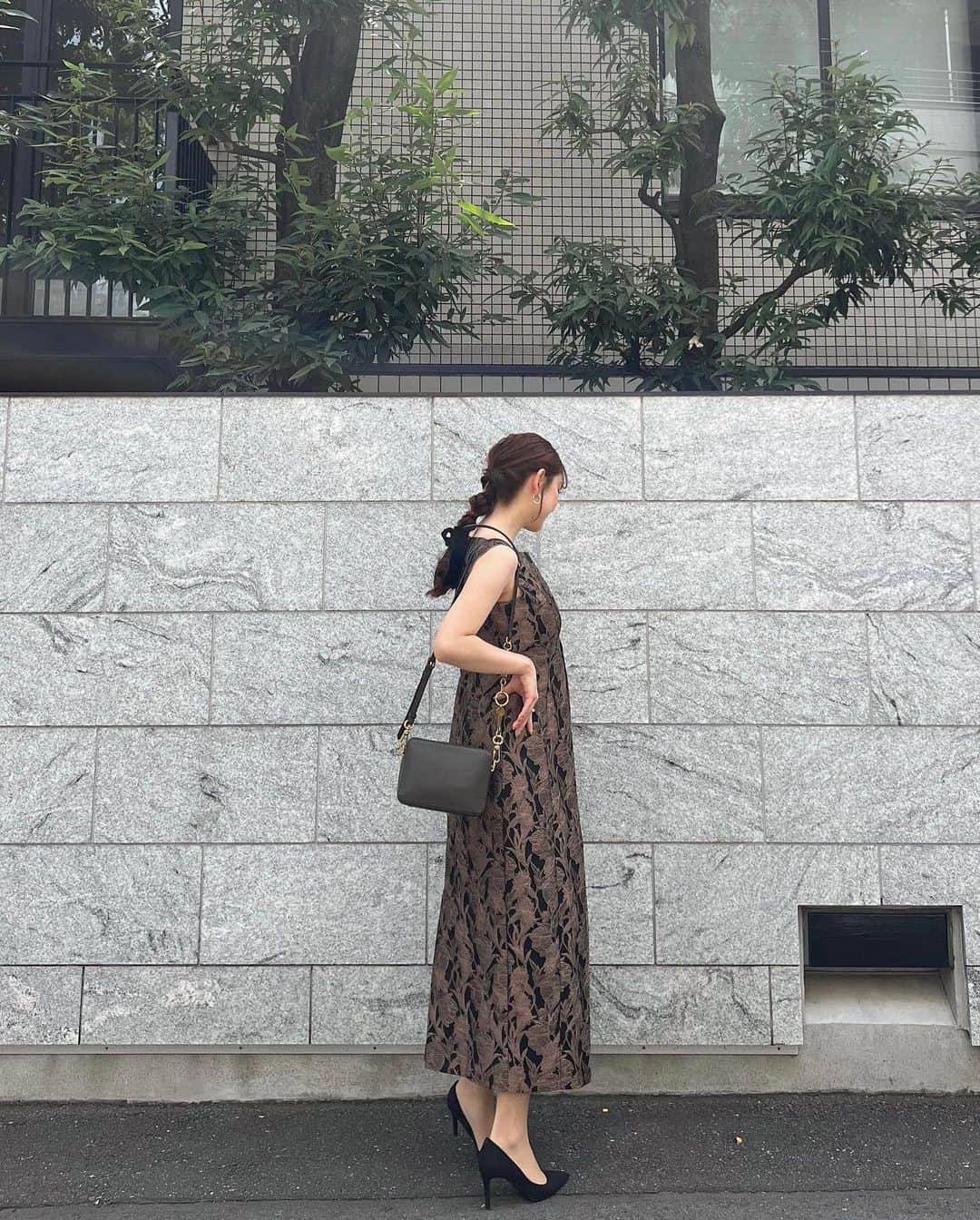 渡邉優のインスタグラム：「前回着用したお呼ばれドレスは @katrin_tokyo のワンピース✨  形も柄もドタイプだった♡  #結婚式コーデ #お呼ばれドレス #お呼ばれコーデ #ディナーコーデ #ドレス #お呼ばれヘア #お呼ばれ #二次会ドレス #二次会 #ヘアスタイル #リボンアレンジ #katrin #フォーマル」