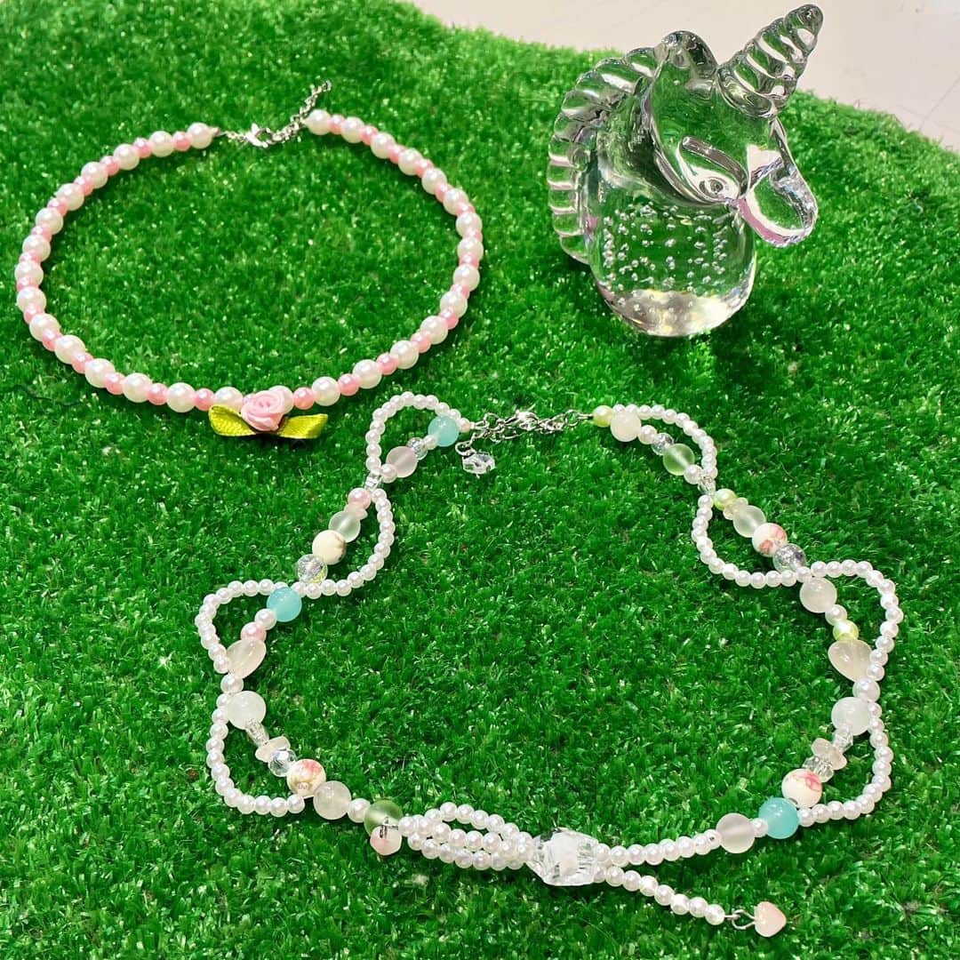 NADIAのインスタグラム：「*･゜ﾟ･* new in*･゜ﾟ･*  🎀Pearl necklace 　¥2,290[tax in]  🌹Pearl necklace 　¥1,990[tax in]  皆様のご来店心よりお待ちしております♡♡ @nadia_corazon」