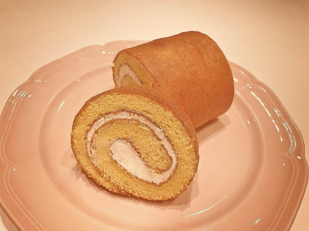 明星優花さんのインスタグラム写真 - (明星優花Instagram)「ロールケーキを作ったよん🥖 めちゃくちゃ美味しくできました😍  #ロールケーキ #美味しい #パン作り好きな人と繋がりたい  #手作り #手作りロールケーキ #料理」6月10日 18時00分 - yuka1219yuka