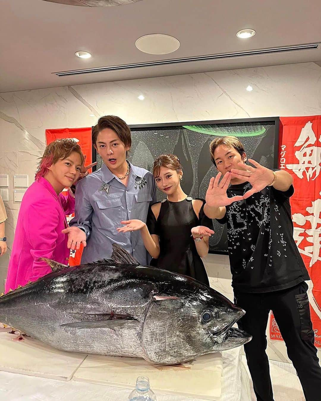 春木開さんのインスタグラム写真 - (春木開Instagram)「青汁ヒルズでまぐろの解体ショー🍣🐟& AK-69Party🍾🥂  濃いメンツで楽しすぎた1日🎊」6月10日 18時00分 - haruki.kai